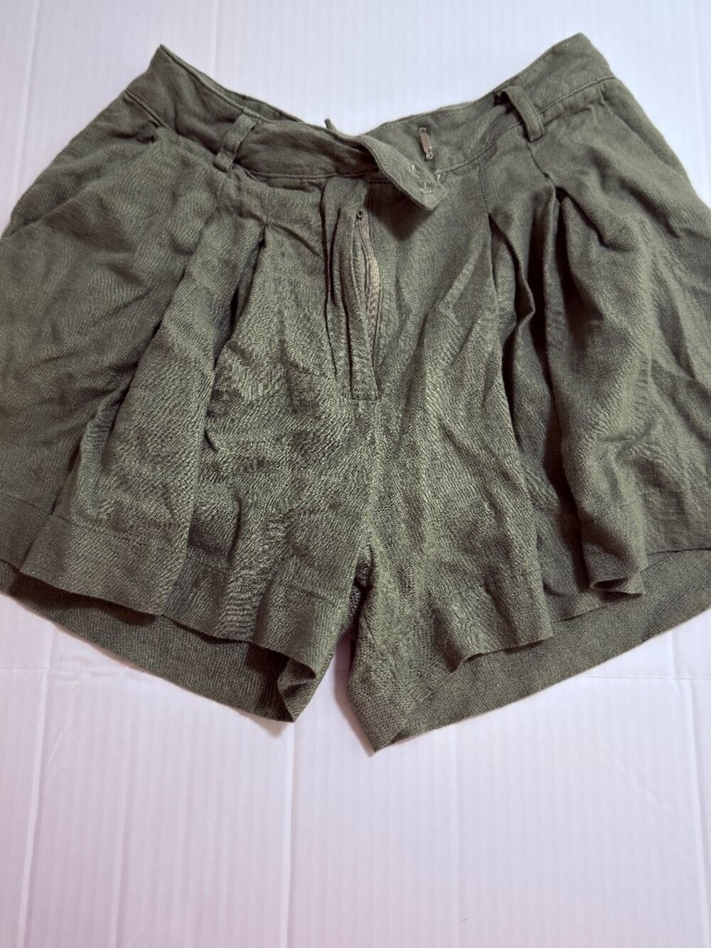 VICI Collection Warm Whispers Pleated Shorts Olive Green Size Small